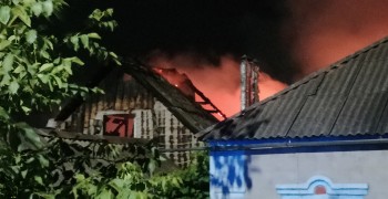 Пожар в частном доме на ул. Жигулевская, 22 в пос. Волонтеровка: огонь локализован, жертв нет