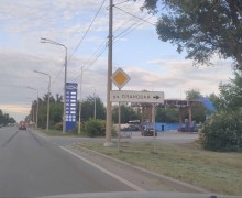 Всё под контролем», но бензин приходится искать: что происходит на заправках Мариуполя