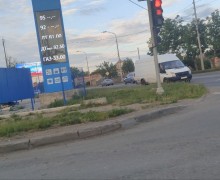 Всё под контролем», но бензин приходится искать: что происходит на заправках Мариуполя